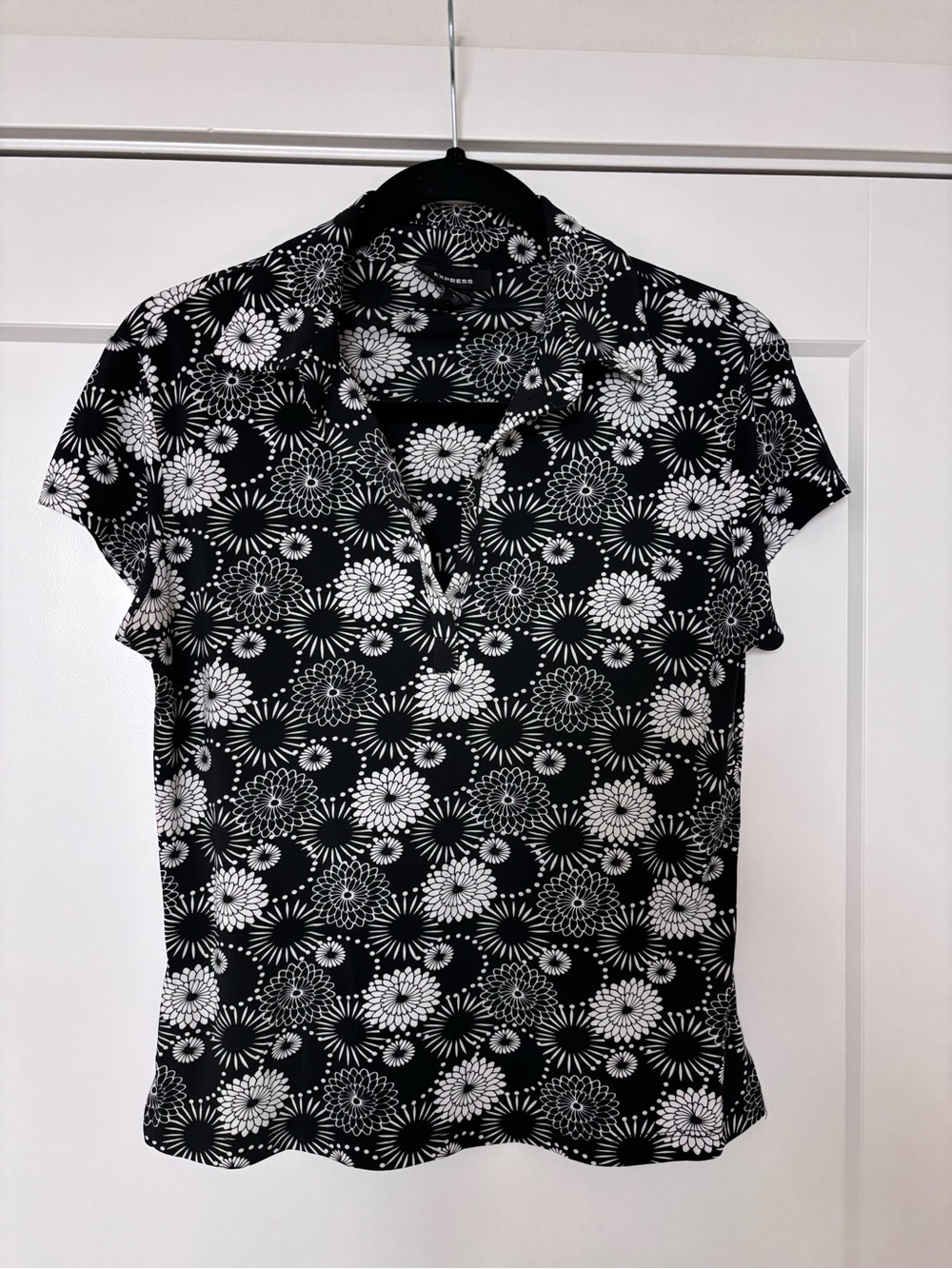 Express Black Button-Down Short Sleeve Floral Print Top
